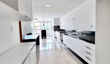 Apartamento à venda com 4 suítes sendo 1 com closet, escritório, 3 vagas, Edifício Supéria, Desprai