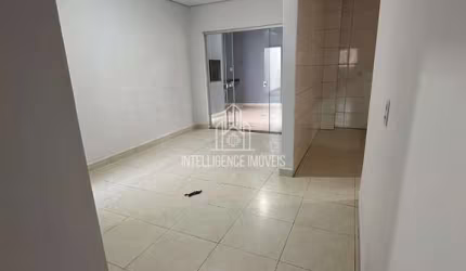 Casa à venda com 3 quartos sendo 1 suíte, 2 vagas de garagem, sol da manhã, Condomínio Brisas da Ch