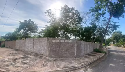 Terreno à venda no bairro Santa Rosa, três terrenos juntos com área total de 1260m², próximo ao Sho