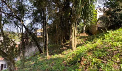 Terreno à venda, com 880 metros, no Abranches, Em frente ao novo Parque Colinas do Abranches