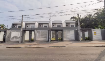 Ótimo sobrado geminado pronto pra morar com 1 suíte mais 2 quartos à venda no bairro Bom Retiro em Joinville