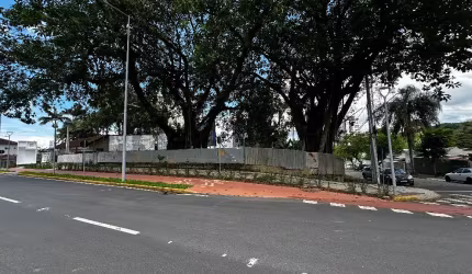 Ótimo Terreno de esquina com 1.607,96m² à venda no bairro Anita Garibaldi em Joinville - SC