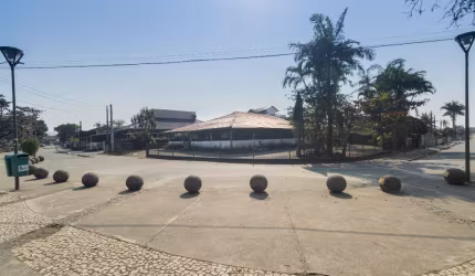 Excelente imóvel comercial à venda no Bairro Espinheiros em Joinville - SC,