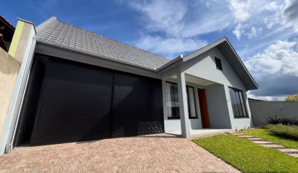 Maravilhosa Casa nova em alvenaria com 1 suíte mais 2 quartos à venda no bairro Costa e Silva em Joinville-SC