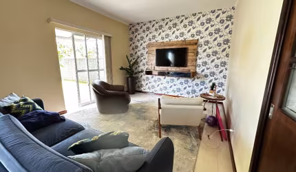 Sobrado averbado com 1 suíte mais 2 quartos à venda no bairro Glória em Joinville - SC