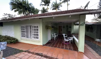 Casa em alvenaria a venda com 2 quartos, jardim no bairro Bucarein e Joinville SC