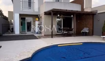 Sobrado Semimobiliado em Condomínio Fechado