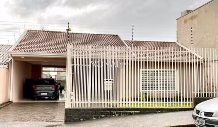 Casa semi mobiliada a venda com 4 quartos sendo 1 suíte no Jardim Carvalho