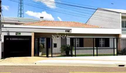 Casa térrea semimobiliada à venda com 3 quartos - Bairro Nova Rússia