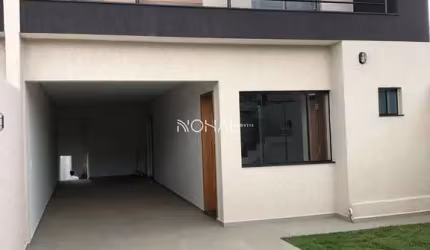 Sobrado a venda com 3 suítes no Bairro Uvaranas