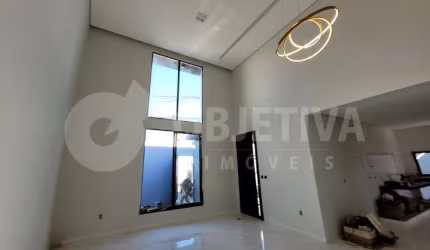 Belíssima casa nova de alto padrão no Bairro Jardim Inconfidência em Uberlândia