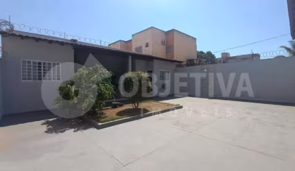 Ótima casa a venda bem localizada no bairro Santa Monica em Uberlândia
