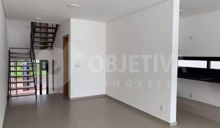 Excelente casa estilo sobrado condomínio geminado no Bairro Jardim Karaiba