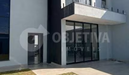 Ótima casa estilo sobrado a venda no bairro Portal do Vale em Uberlândia
