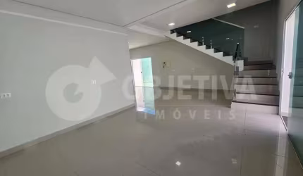 Excelente casa estilo sobrado no Custodio Pereira em Uberlândia