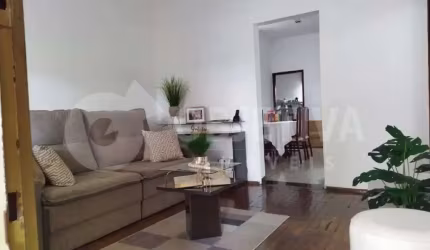 Ótima casa a venda no bairro Martins em Uberlândia