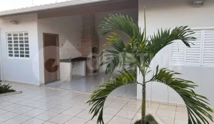 Excelente Casa a venda no Bairro Custódio Pereira - Espaçosa, Reformada e Bem Localizada em Uberlândia
