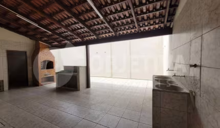 Ótima casa localizada no Bairro Brasil em Uberlândia
