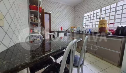 Belíssima casa no Bairro Santa Monica em Uberlândia