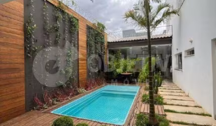 Belíssima casa estilo sobrado no Bairro Portal do Vale em Uberlândia
