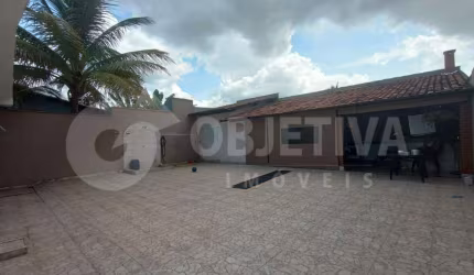 Ótima casa na melhor localização do bairro Santa Mônica