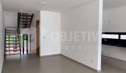 Excelente casa estilo sobrado condomínio geminado no Bairro Jardim Karaiba