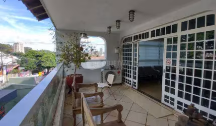 Excelente casa comercial disponível para compra em Uberlândia