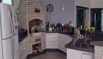 Maravilhosa casa estilo sobrado de alto padrão no Bairro Umuarama