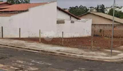 Ótimo terreno de esquina localizado no bairro Cidade Jardim
