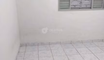 Casa tipo colônia disponível para venda