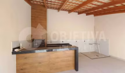 Excelente casa nova no bairro Santa Rosa muito bem localizada em Uberlândia