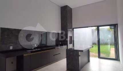 Linda Casa térrea com ótima localização e espaços integrados a venda no bairro planejado quinta alto Umuarama em Uberlândia