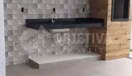 Excelente casa estilo sobrado no bairro Laranjeiras