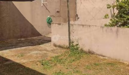 Duas casas no terreno