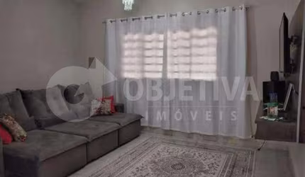 Excelente casa no Bairro Minas Gerais em Uberlândia.