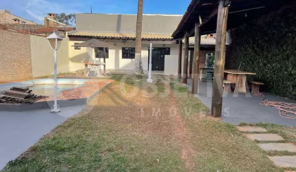 Excelente casa recém reformada no Bairro Alto Umuarama em Uberlândia