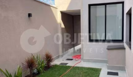 Excelente casa estilo sobrado a venda no bairro Praça Alto Umuarama em Uberlândia