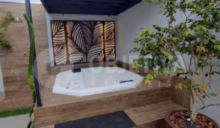 Belíssima casa disponível para venda no bairro Cidade Jardim em Uberlândia