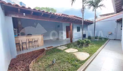 Excelente casa no Bairro Chácaras Tubalina em Uberlândia