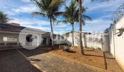 Casa dos Sonhos: Excelente Residência A Venda no Bairro Tubalina em Uberlândia, com Localização Privilegiada e Amplo Espaço!