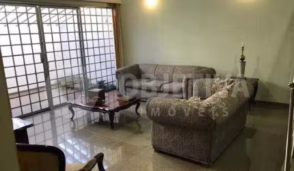 Excelente casa a venda no Bairro Saraiva em Uberlândia