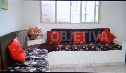 Casa Encantadora à Venda no Bairro Brasil Em Uberlândia! Ótima Localização, Espaçosa e com Possibilidade de Permuta! Não perca essa Oportunidade Única