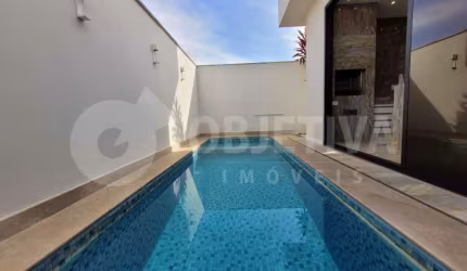Linda Casa Térrea no Condomínio Splendido com 4 Quartos sendo 3 Suítes na Zona Sul de Uberlândia