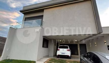 Excelente casa a venda em condomínio de alto padrão na zona leste no Condomínio Raros em Uberlândia