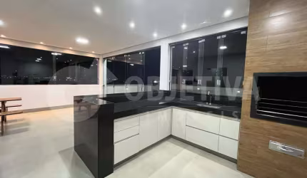 Sobrado de esquina com características mistas residencial e comercial A Venda no Bairro Nova Uberlândia em Uberlândia