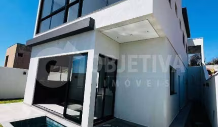 Magnífica casa de estilo sobrado A Venda no condomínio Terras Alpha em Uberlândia