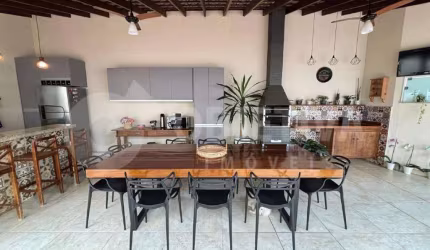 Excelente casa a venda no bairro Jardim Holanda em Uberlândia
