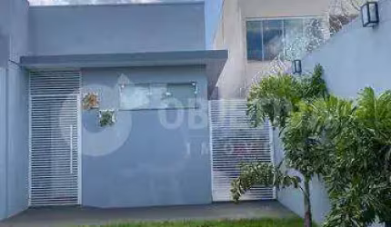 Encantadora casa à venda na zona sul da cidade, no bairro Shopping Park em Uberlândia