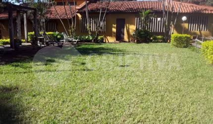Linda casa a venda no Condomínio de Chácaras residenciais - Mansões Aeroporto em Uberlândia