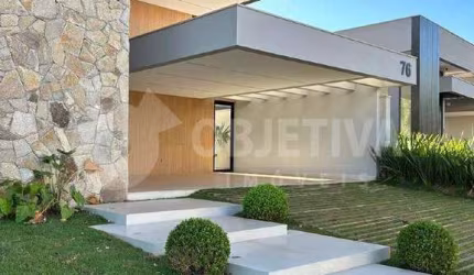 Apresentando uma residência de alto padrão no prestigiado condomínio Alphaville 1 em Uberlândia